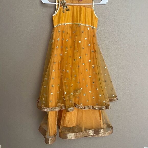 Girls Indian Suit - medium - Picture 1 of 3